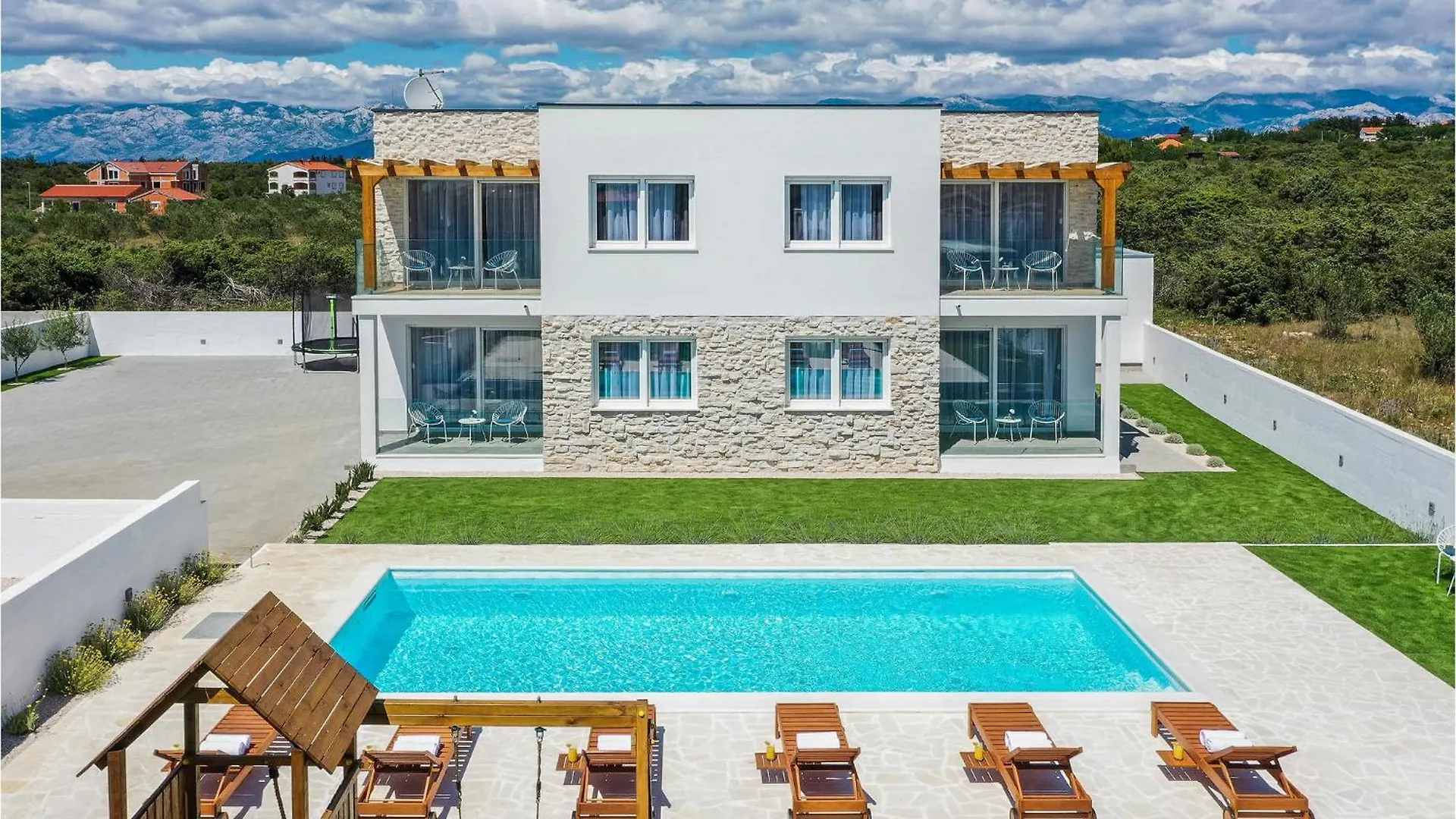 Stunning Home In Vrsi With Kitchen