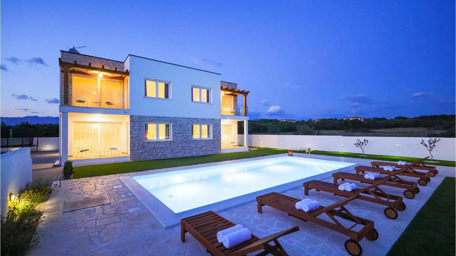 Stunning Home In Vrsi With Kitchen Holiday home