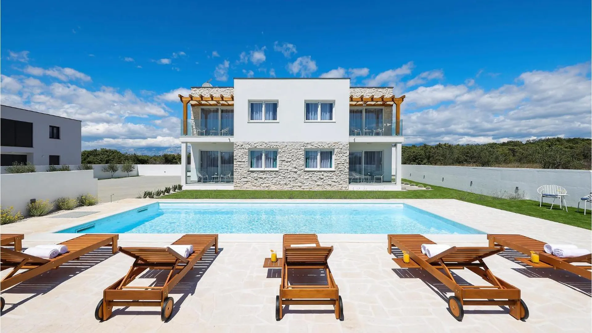 Stunning Home In Vrsi With Kitchen