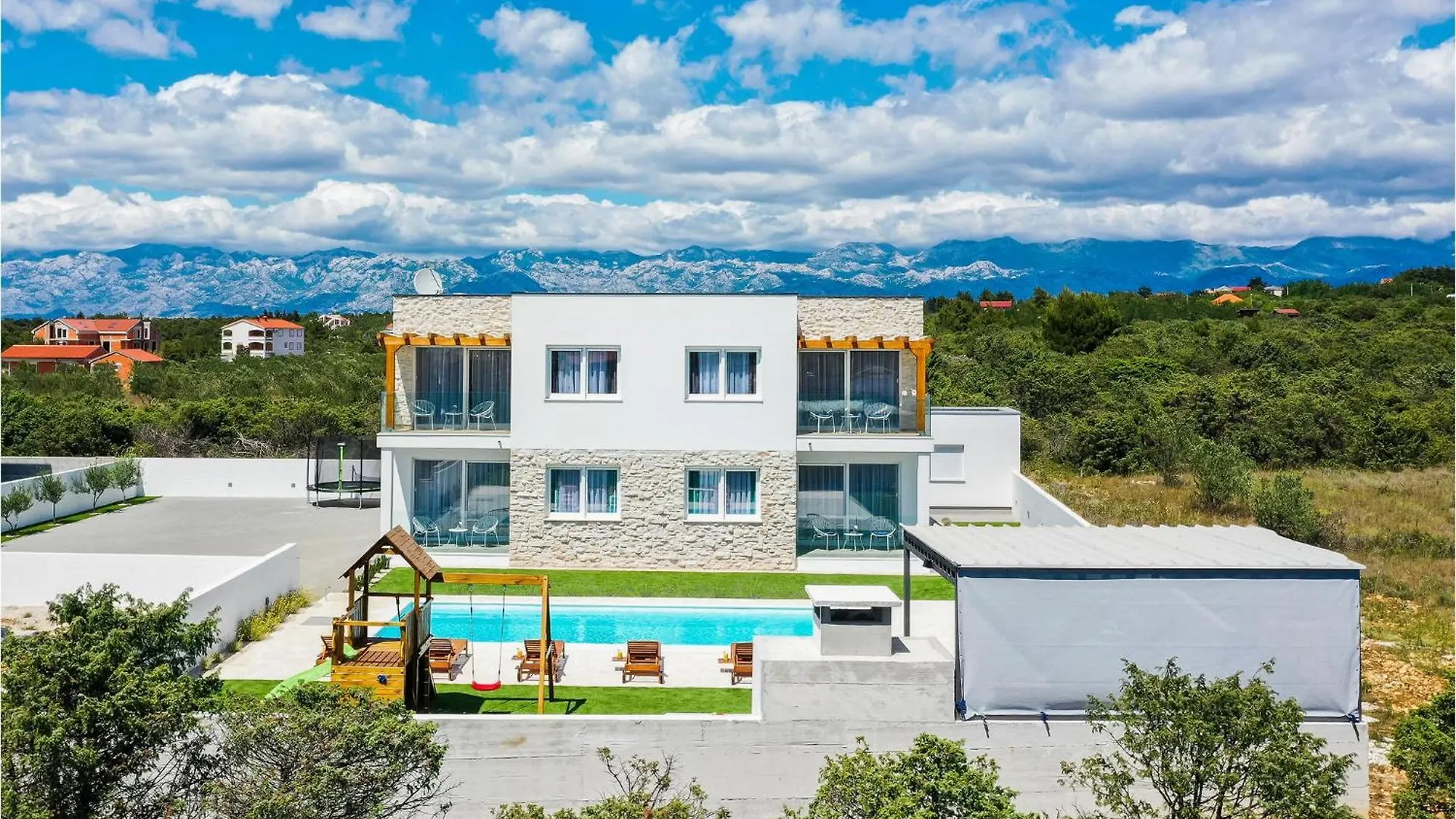 Holiday home Stunning Home In Vrsi With Kitchen