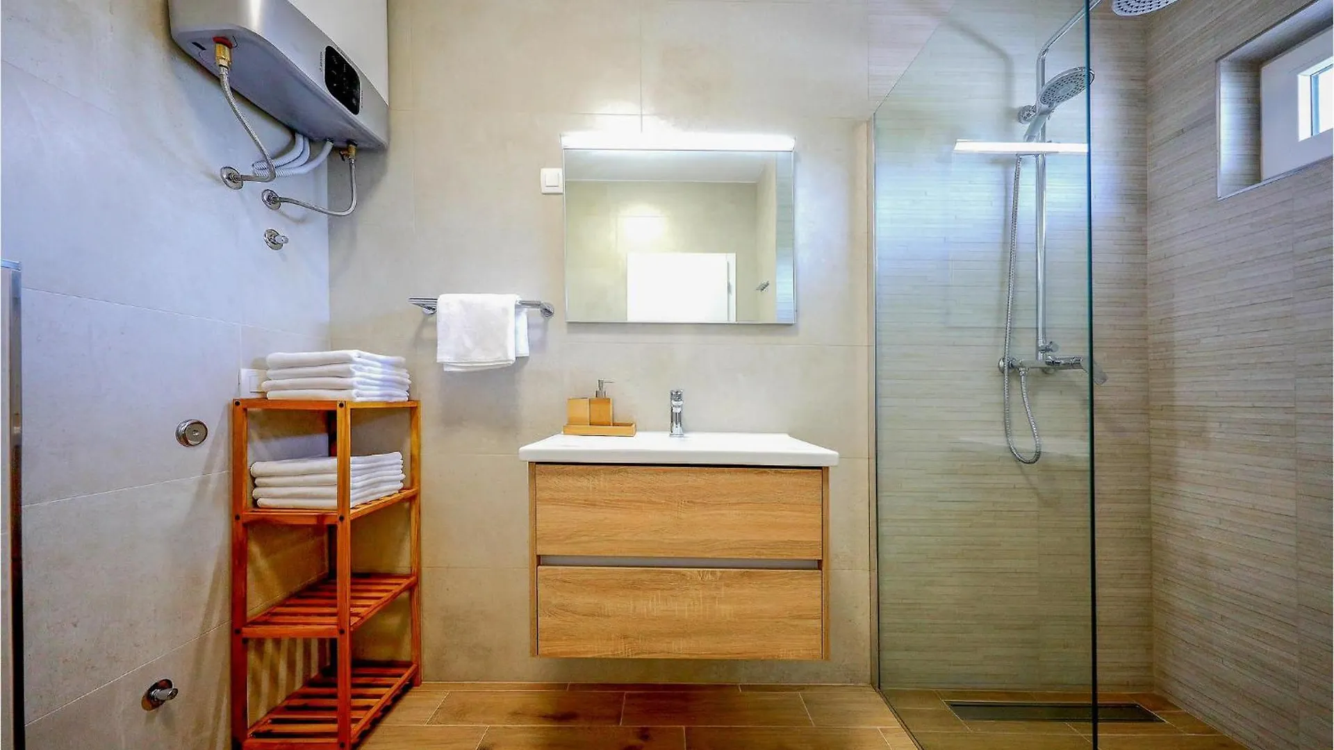 Stunning Home In Vrsi With Kitchen Holiday home