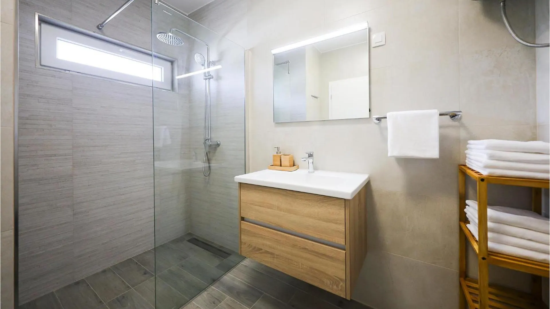 Stunning Home In Vrsi With Kitchen Holiday home