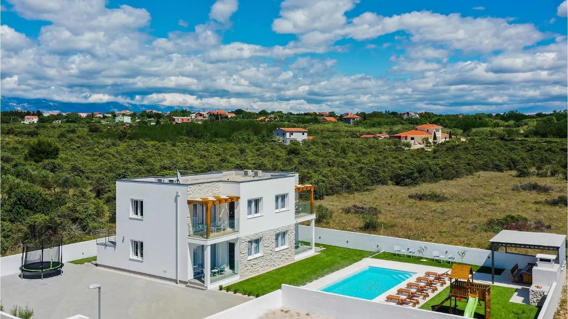 Stunning Home In Vrsi With Kitchen